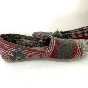 TOMS fleece shoes